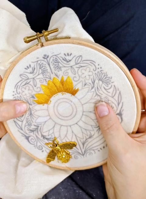 Three-dimensional embroidery based on a printed pattern