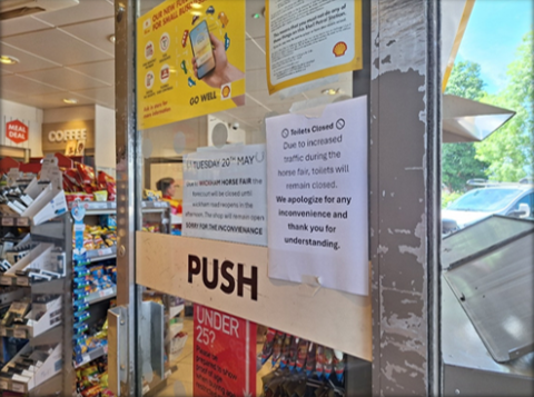 Closure sign for the toilets at Shell Garage, Wickham