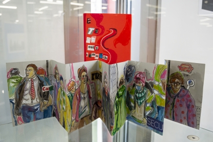 Leporello depicting people in a crowd