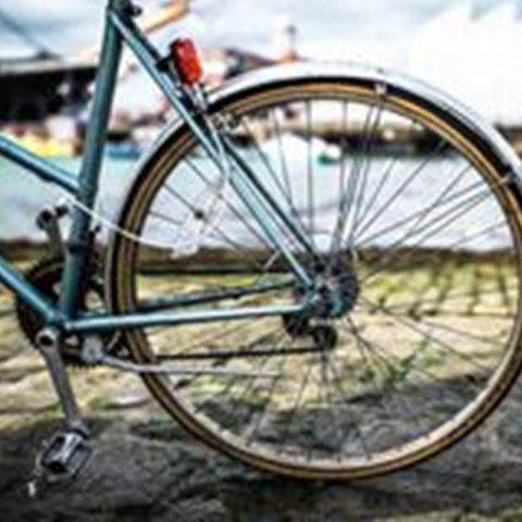 This is a low-resolution version of the same image of a bicycle wheel.